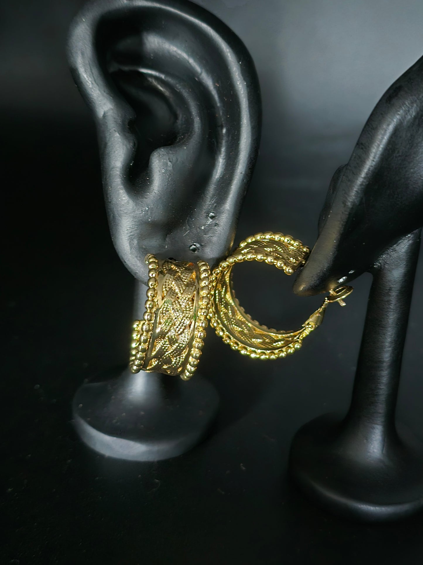 EARING**MIA**