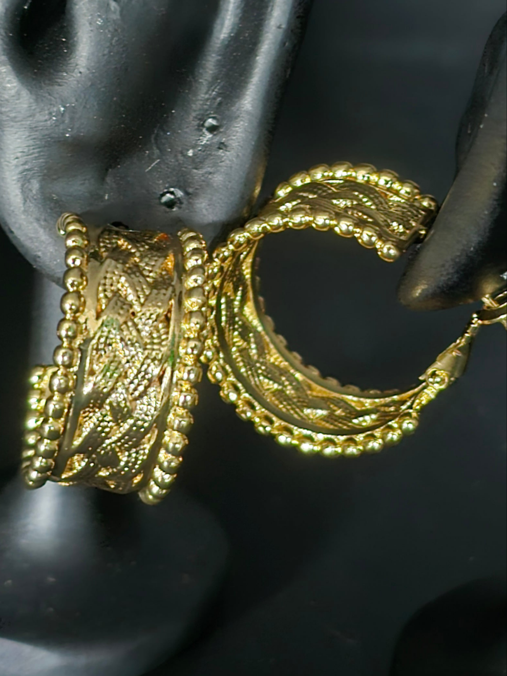 EARING**MIA**