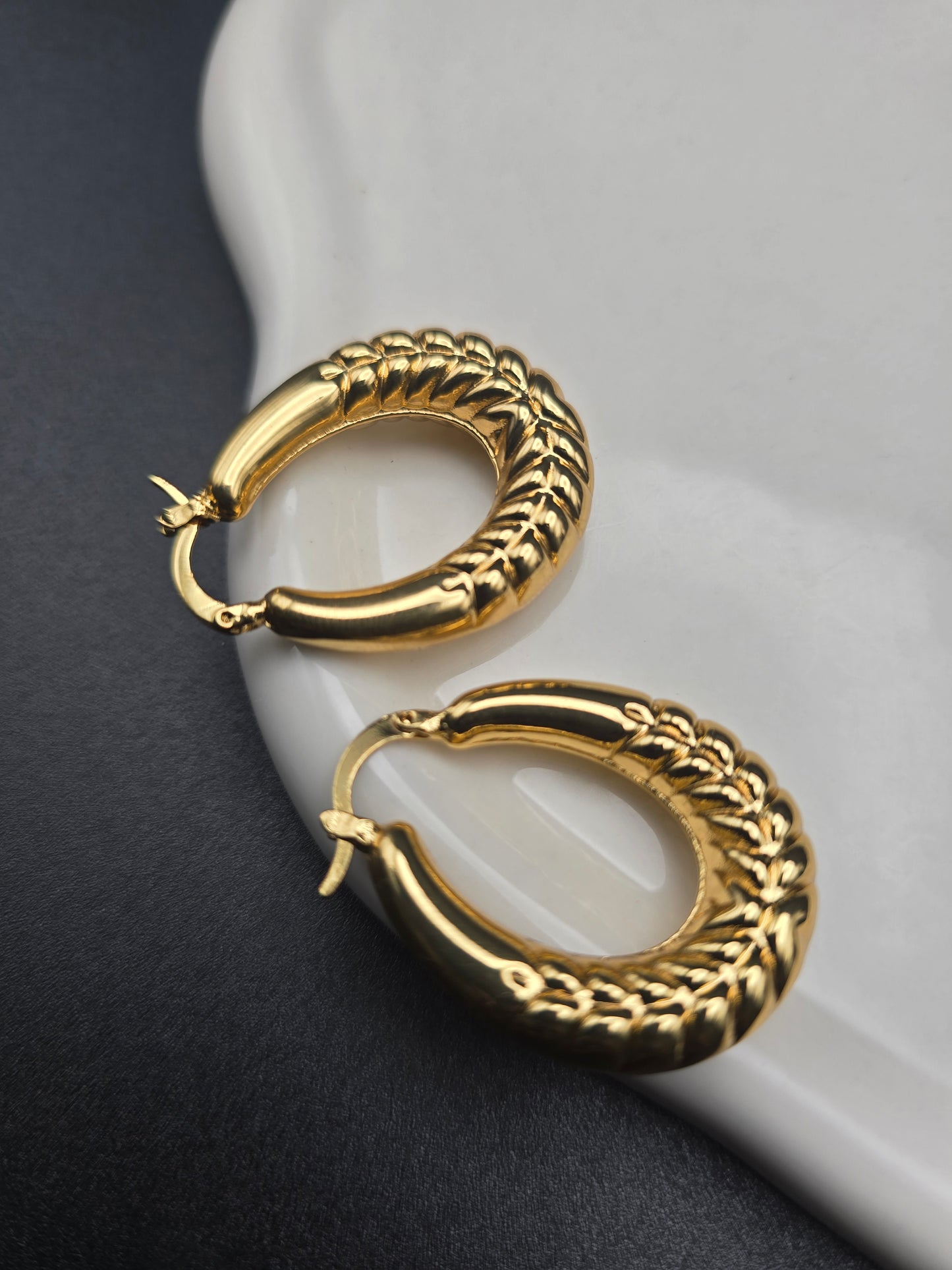 Earing**Loren**