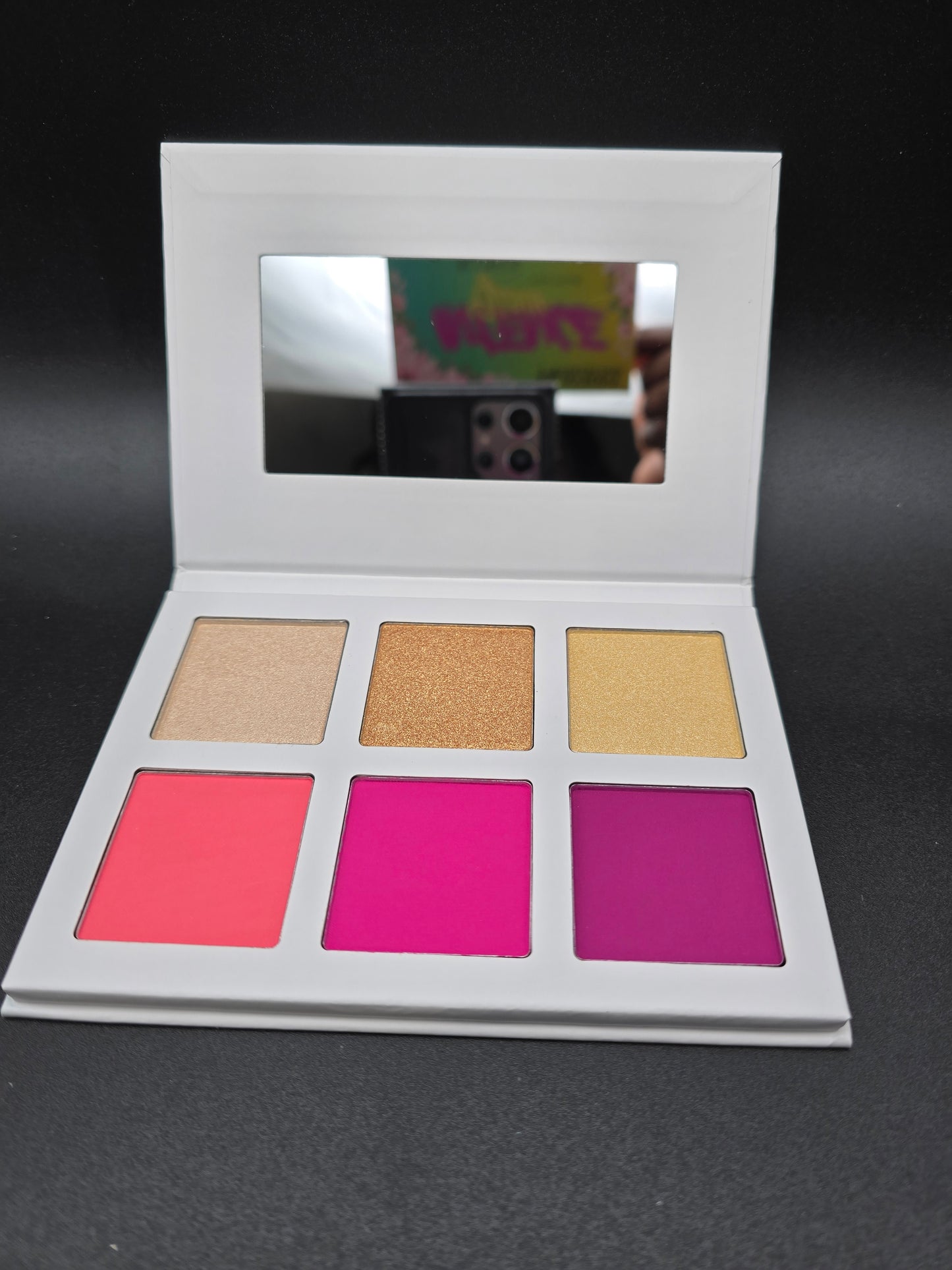 Intense Glow**Blush & Highlighter**