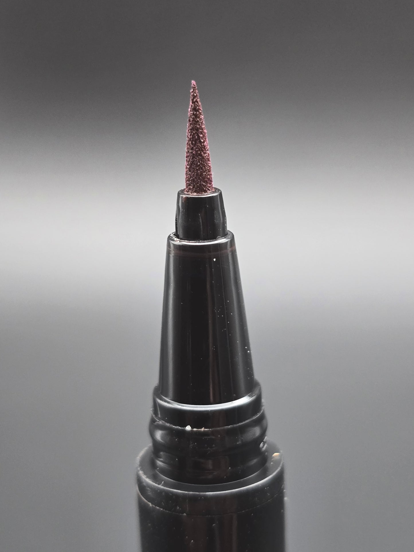 LIQUID EYELINER**MAROON**